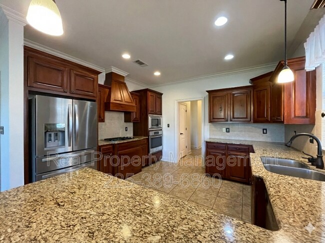 Foto del edificio - 917 Fairwinds Ave