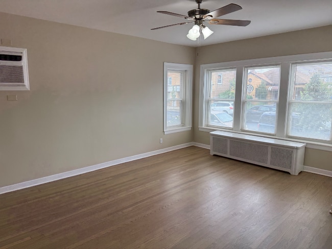 Foto del edificio - 6030 W Addison St