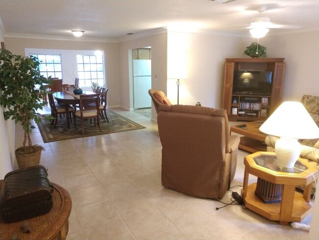Building Photo - Seasonal Short-Term Single-Family Heated P...