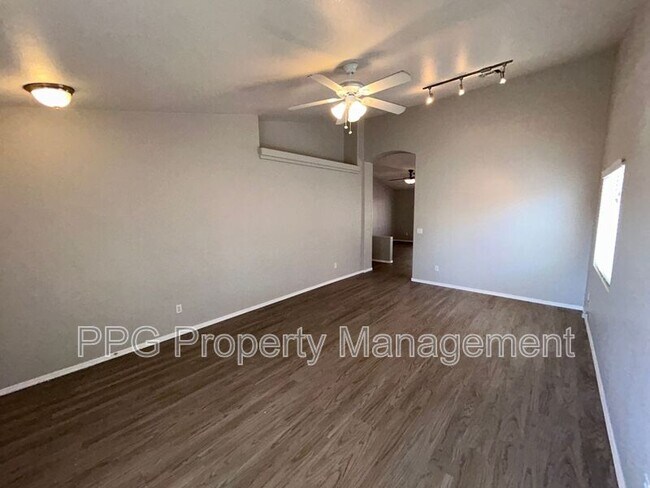 Foto del edificio - 18053 N 111th Dr