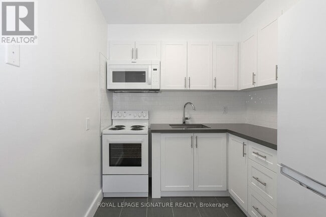 Building Photo - 10-110 Shallmar Blvd