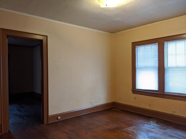 Building Photo - 205 Adams St