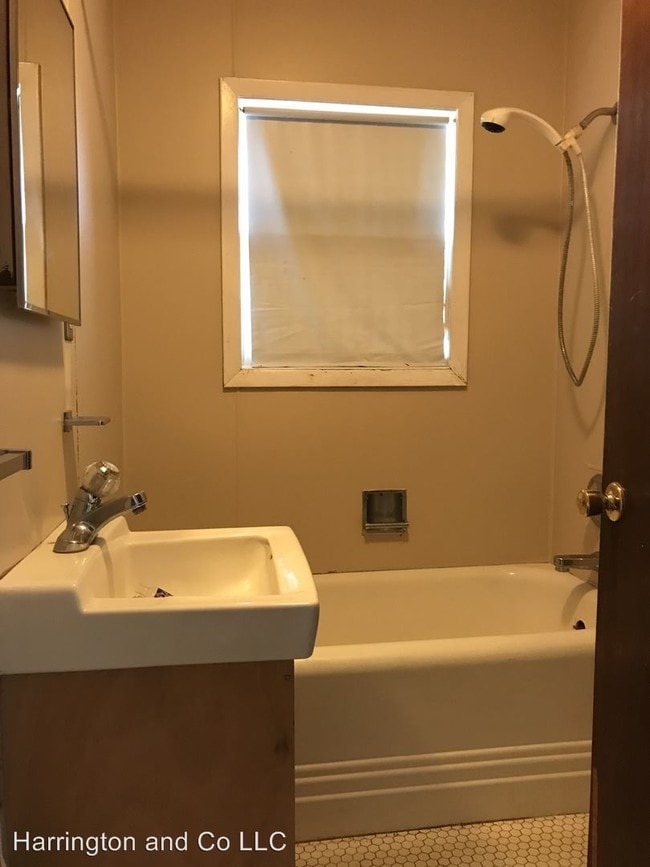 Building Photo - 2 br, 1.5 bath House - 732 Willow Lake Rd