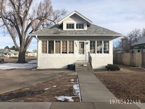 Building Photo - 530 Maple St