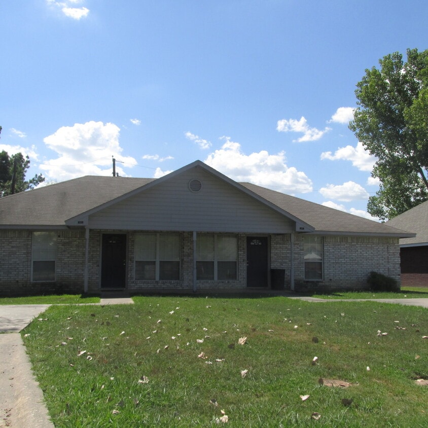 Primary Photo - 2660-2662 SE 40th