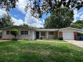 Building Photo - 2021 Woodcrest Dr