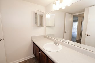 Building Photo - Huntleigh Woods