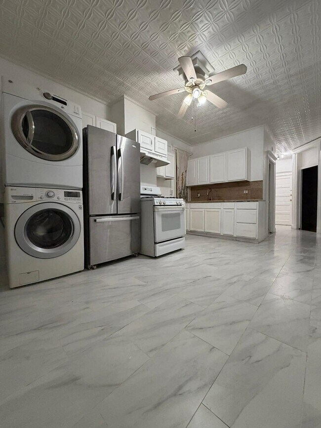 Building Photo - 84 W 9TH St