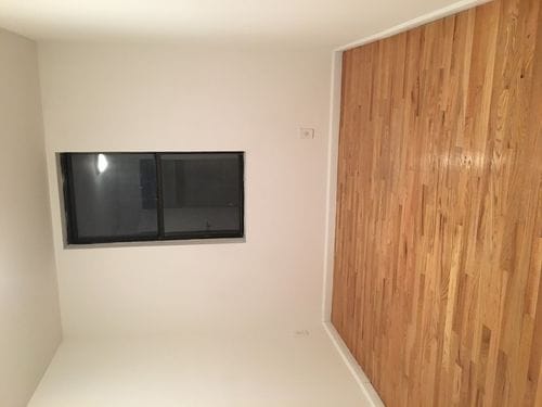 Building Photo - 301 E 75th St