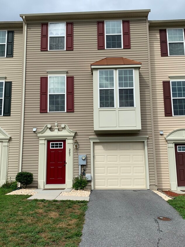 203 Tidewater Terrace, Falling Waters, WV 25419 Townhome Rentals in