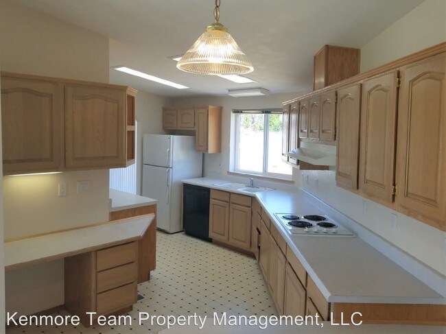 Building Photo - 3 br, 2 bath House - 8821 W. Court St.