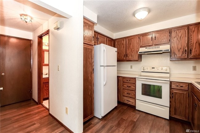 Kitchen Hallway - 12623 Reservoir Rd E