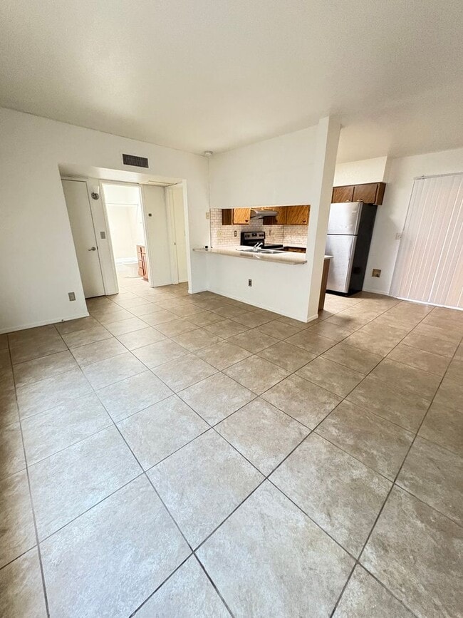 Building Photo - Townhome Cute 2bd/2ba
