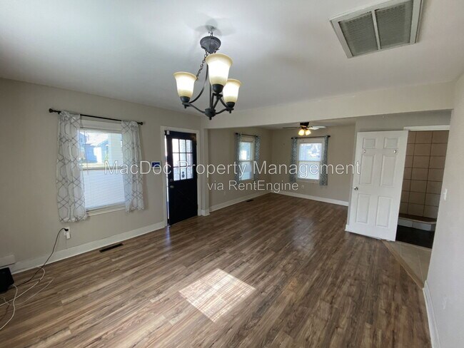 Foto del edificio - 213 Mansfield St