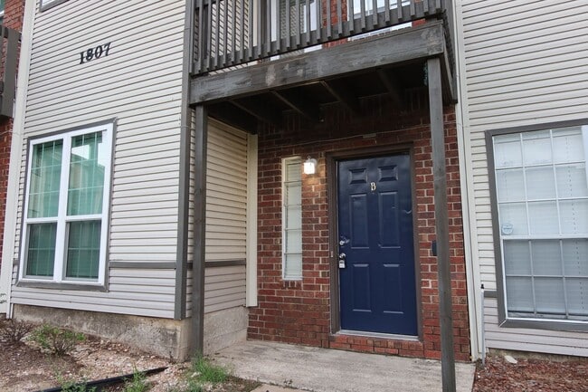 Building Photo - Downtown / Riverside Townhome - 2BD/2.5BA ...