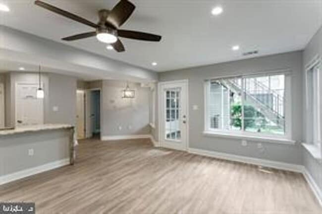 Building Photo - 1611-A Carriage House Terrace