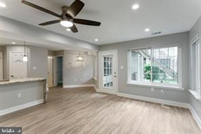 Foto del edificio - 1611 Carriage House Terrace