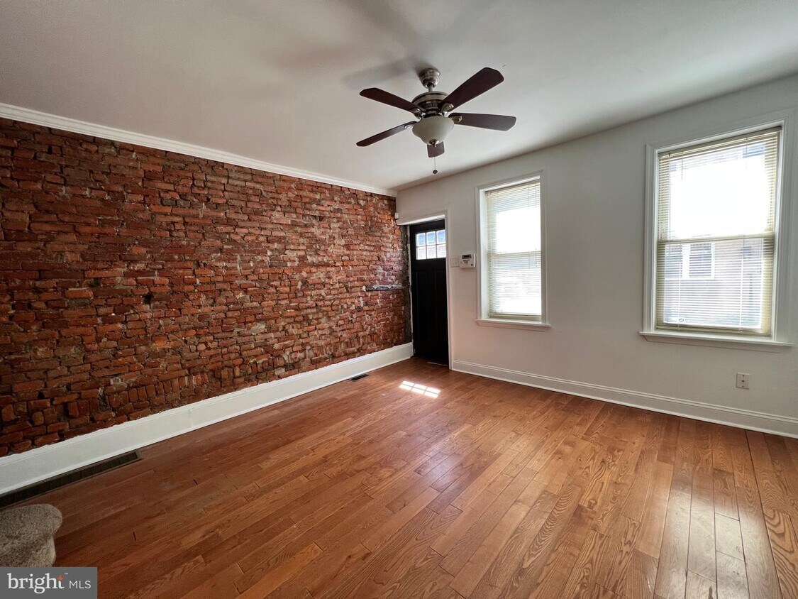 Primary Photo - 2654 Agate St