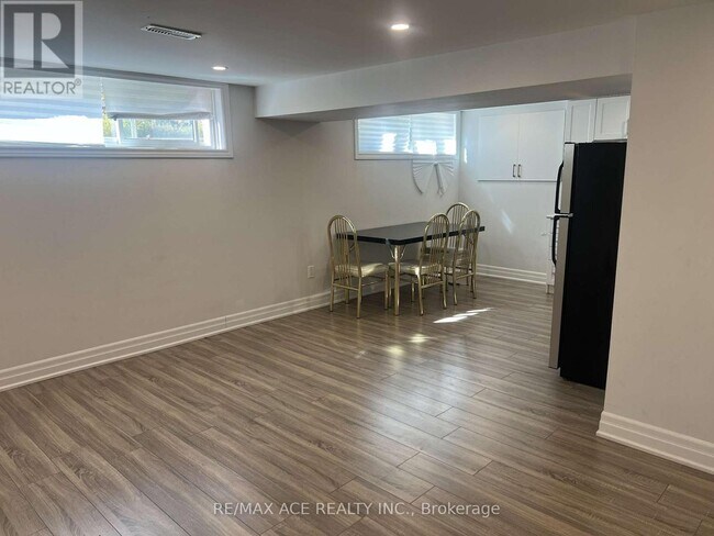 Photo du bâtiment - 21 Ada Crescent