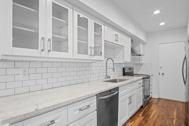 Building Photo - 7260 Hillside Ave