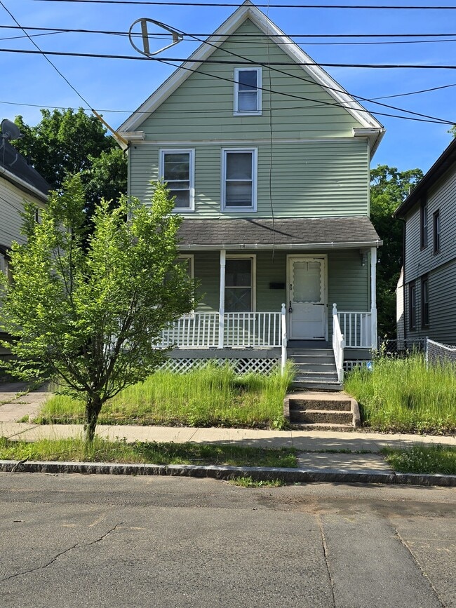 Building Photo - 90 Pond St
