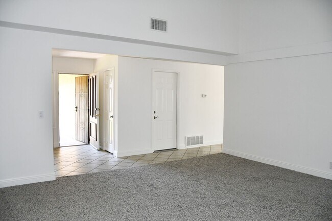 Foto del edificio - 2169 N Mori Ln