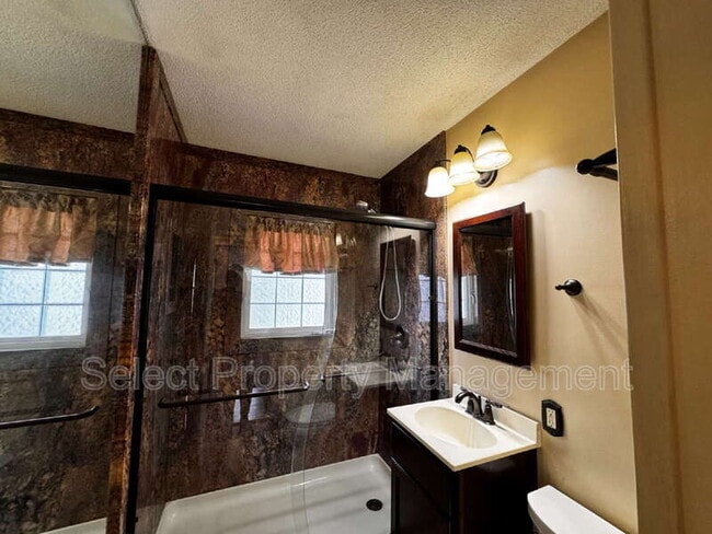 Building Photo - 1644 Circle Dr