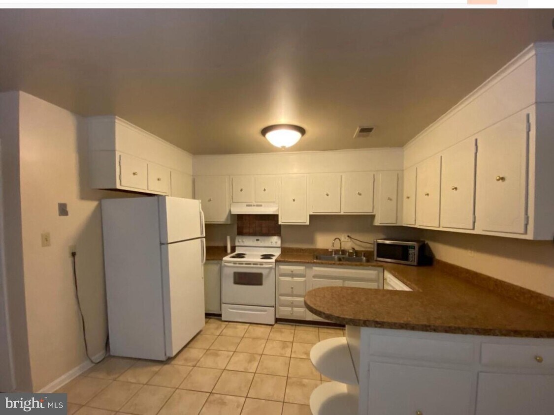 Primary Photo - 14 Bentley Ct