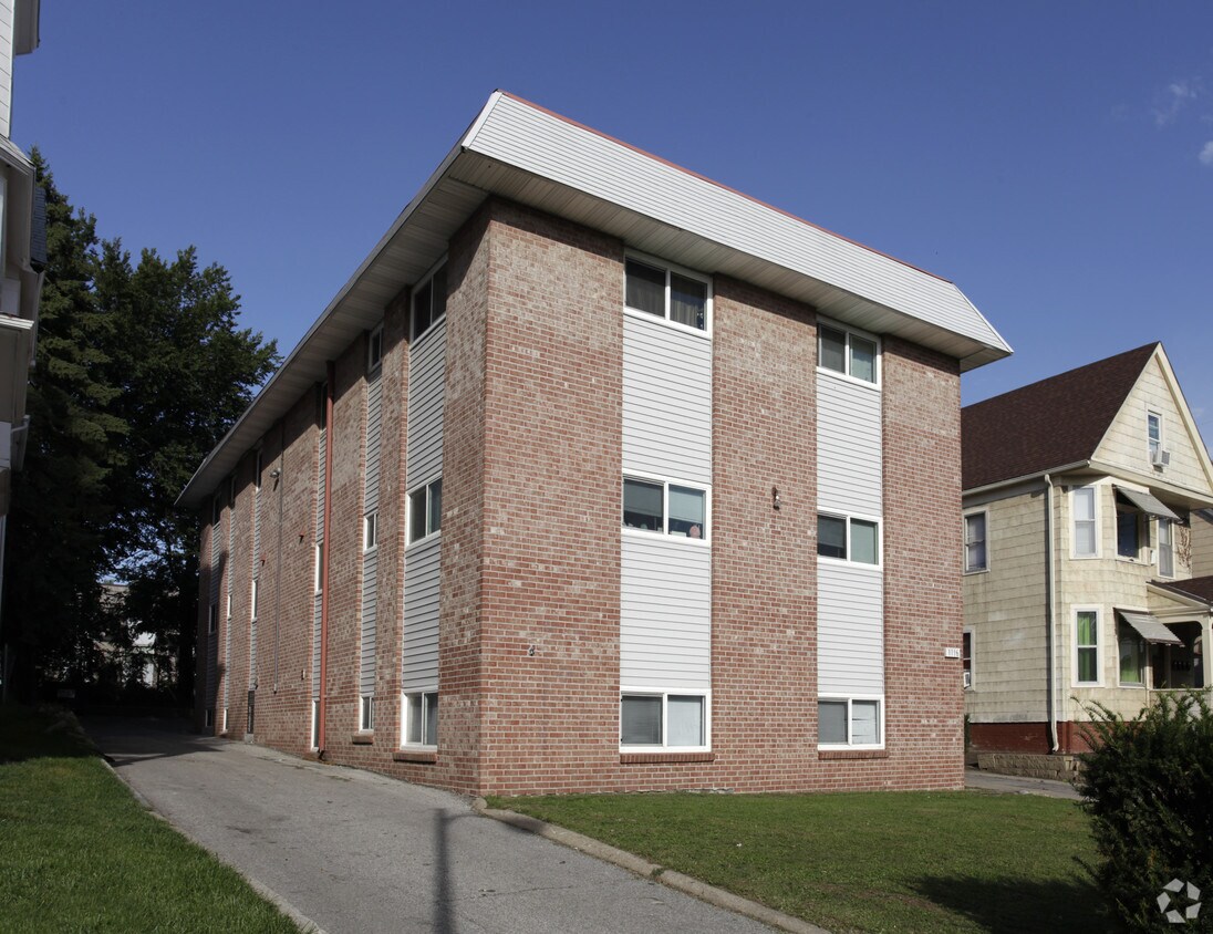 Building Photo - 1116 S 31st St