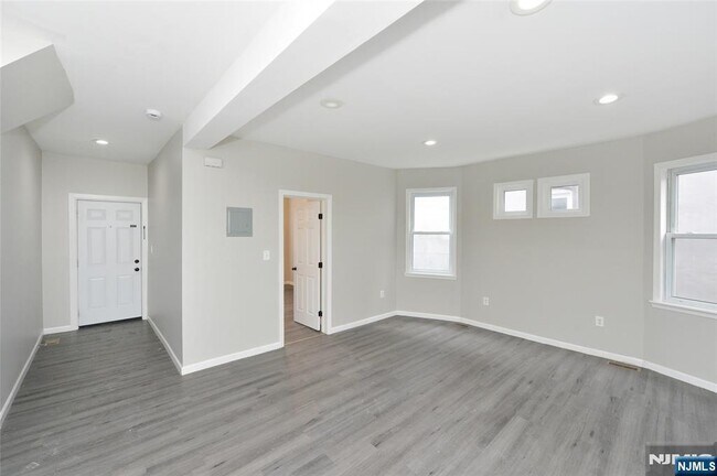 Foto del edificio - 23 Bayview Ave