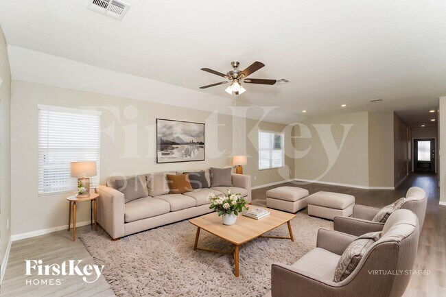 Foto del edificio - 1204 Treehouse Ln