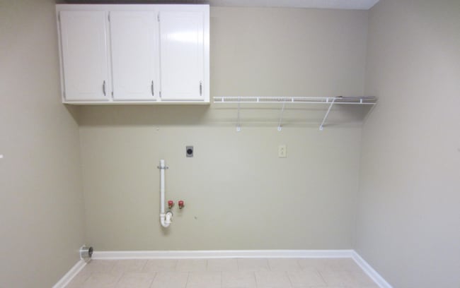 Building Photo - Three Bedroom Home off Bemiss Road