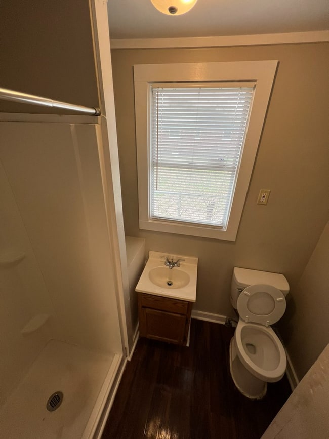 Building Photo - Move-in Special - 1/2 off first month's rent!