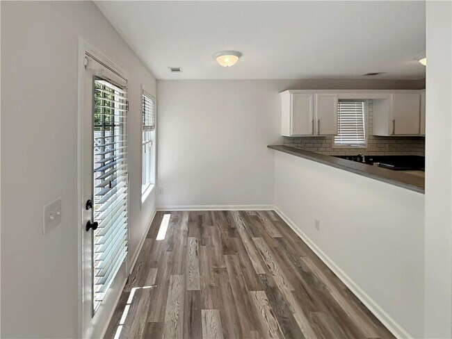 Building Photo - 3755 Pine Village Pl