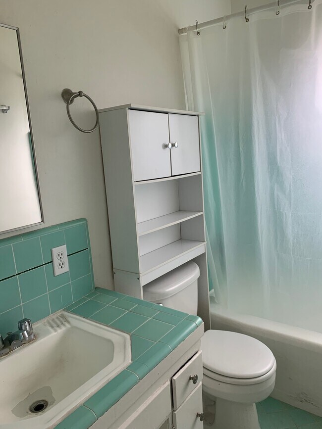 bathroom - 240 N Hollywood Way