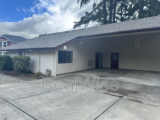 Building Photo - 7730 SW Eaker Pl