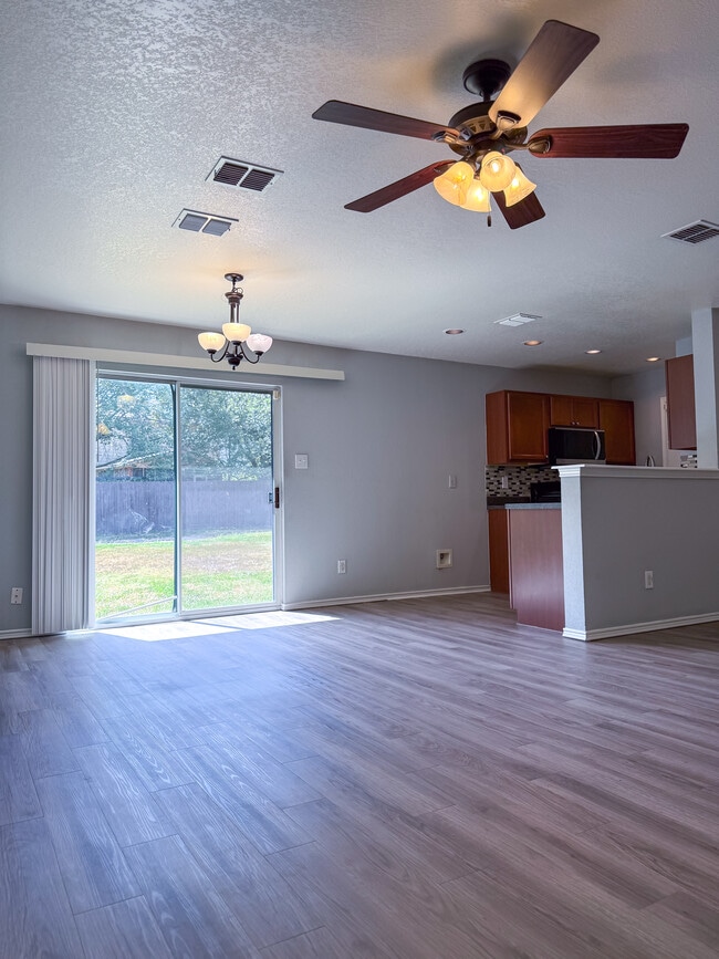 Building Photo - 427 Orchard Willow