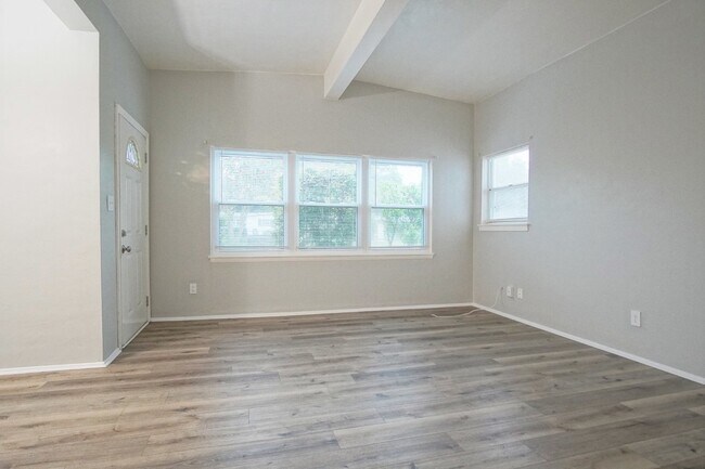 Foto del edificio - Well-Maintained 3BR/2BA Home with Fenced Y...