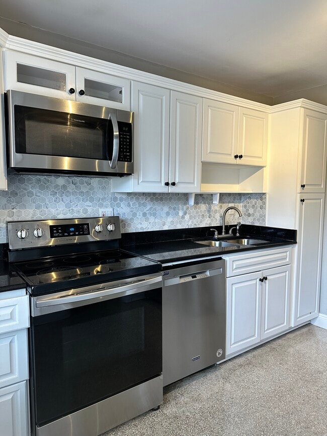 Building Photo - 259 Bloomfield Dr