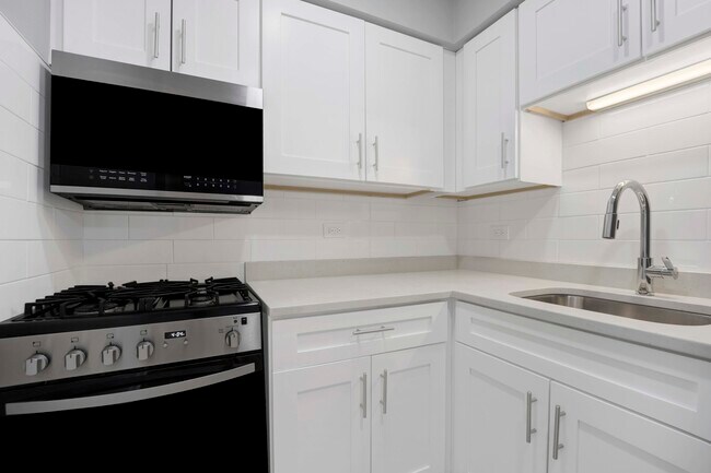 Building Photo - 3161 N Cambridge Ave