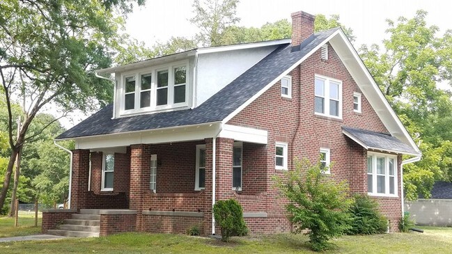 Building Photo - 943 S Crater Rd