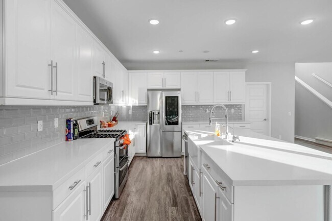 Foto del edificio - Elegance Of This 4 Bed/ 3 Bath Menifee Home!