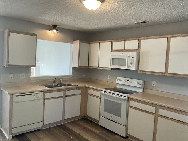 Building Photo - 109 Fairwood Ct