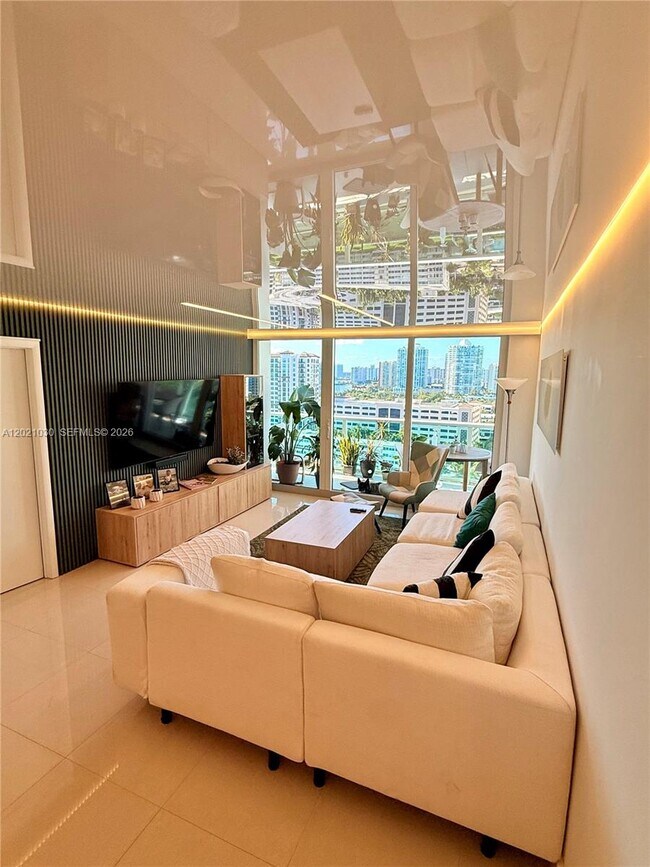 Foto del edificio - 100 Bayview Dr