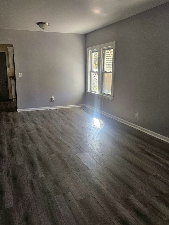 Foto del edificio - 733 Schomer Ave