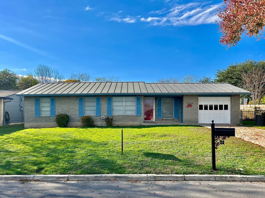 Primary Photo - **$1495/month***