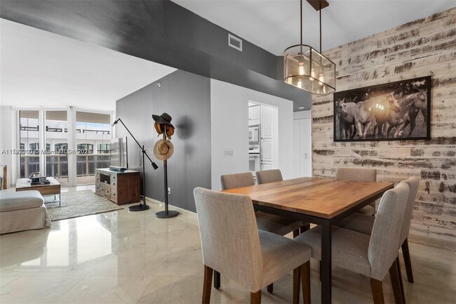 Foto del edificio - 4779 Collins Ave