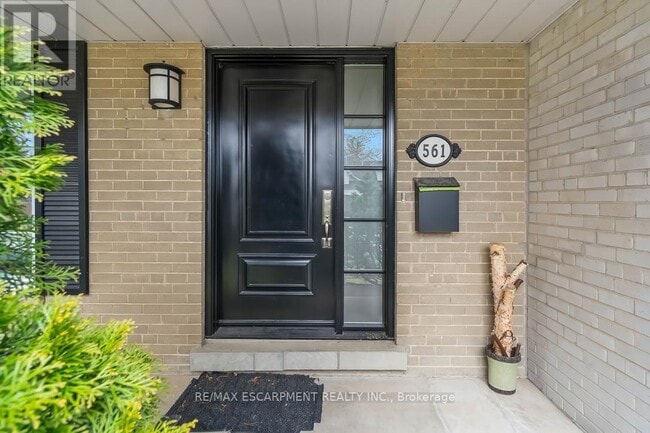 Building Photo - 561 Wingrove Crescent