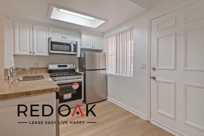 Foto del edificio - Fantastic Two Bedroom with a Beautiful Fir...