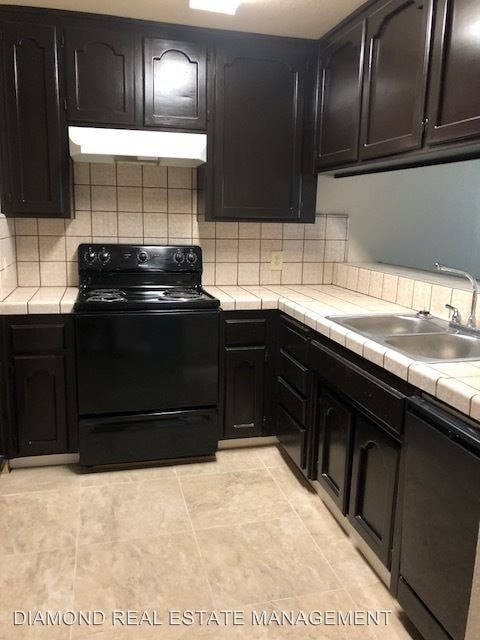 Primary Photo - 6708 N Half Moon Dr